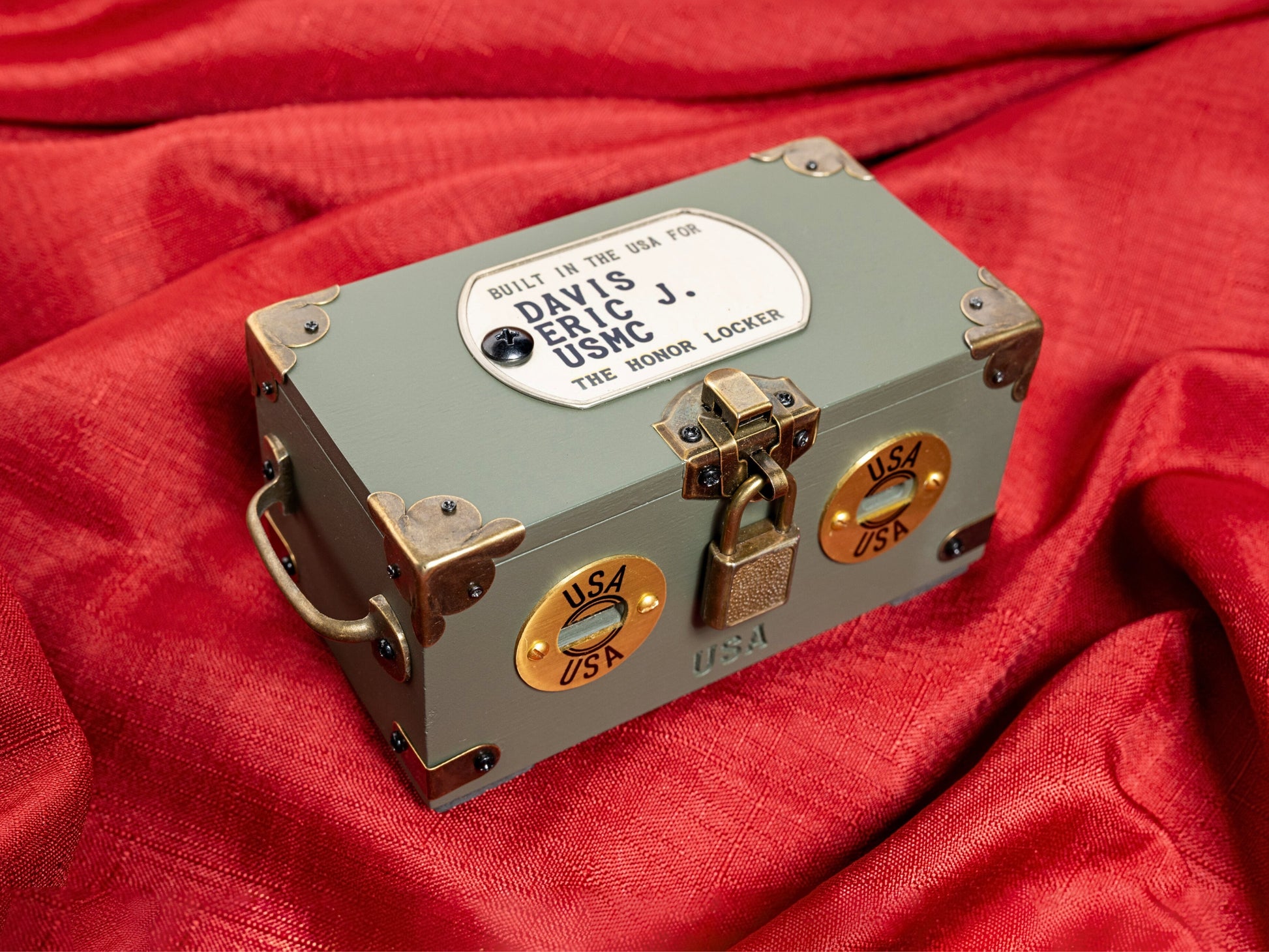 Honor Locker Veteran Gift Phone Charger - Instant Card & Gift Code - Honor Locker